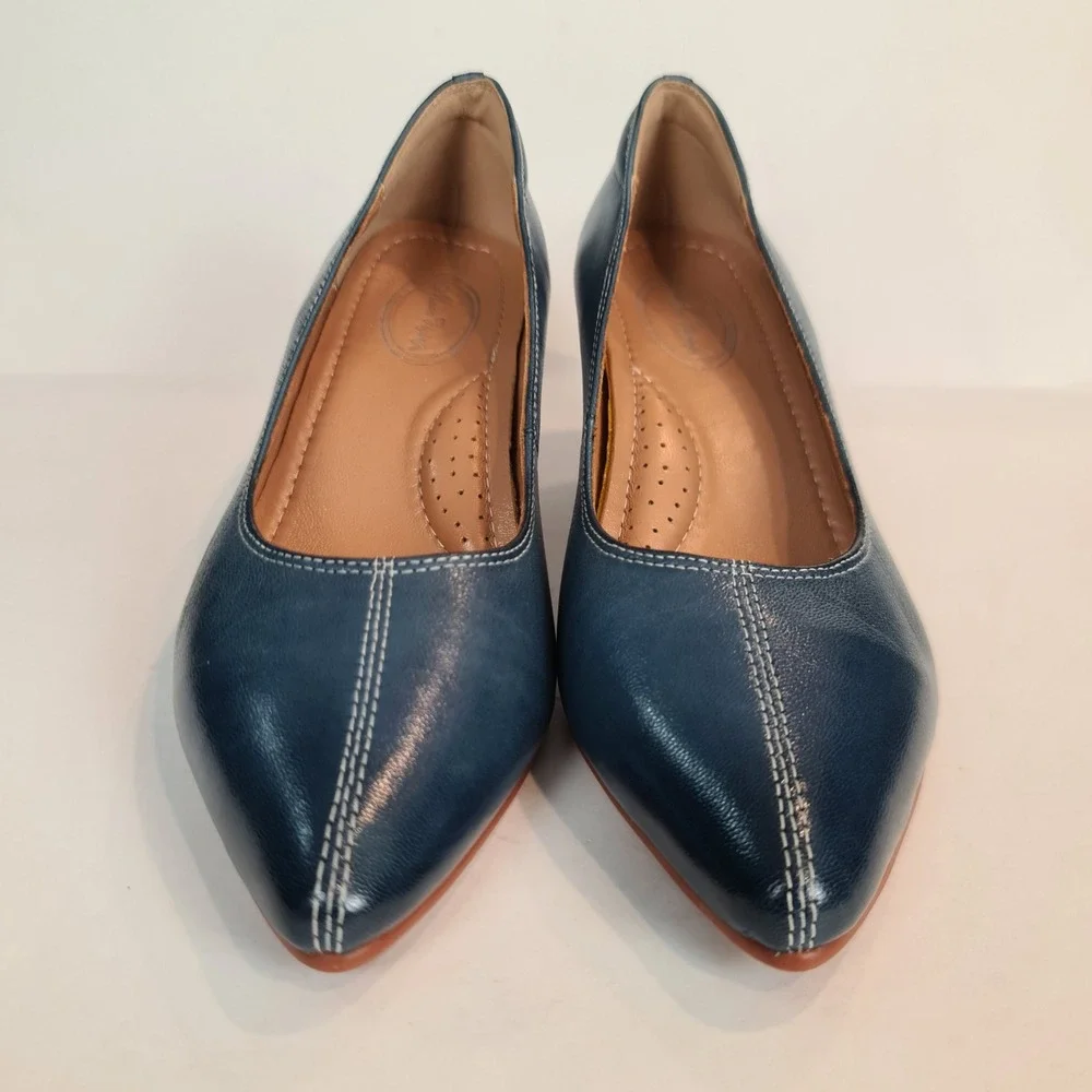 Mona Flying Navy Blue Leather Pointed Toe Kitten Heel Pumps US 8 EU 39 Classic‎